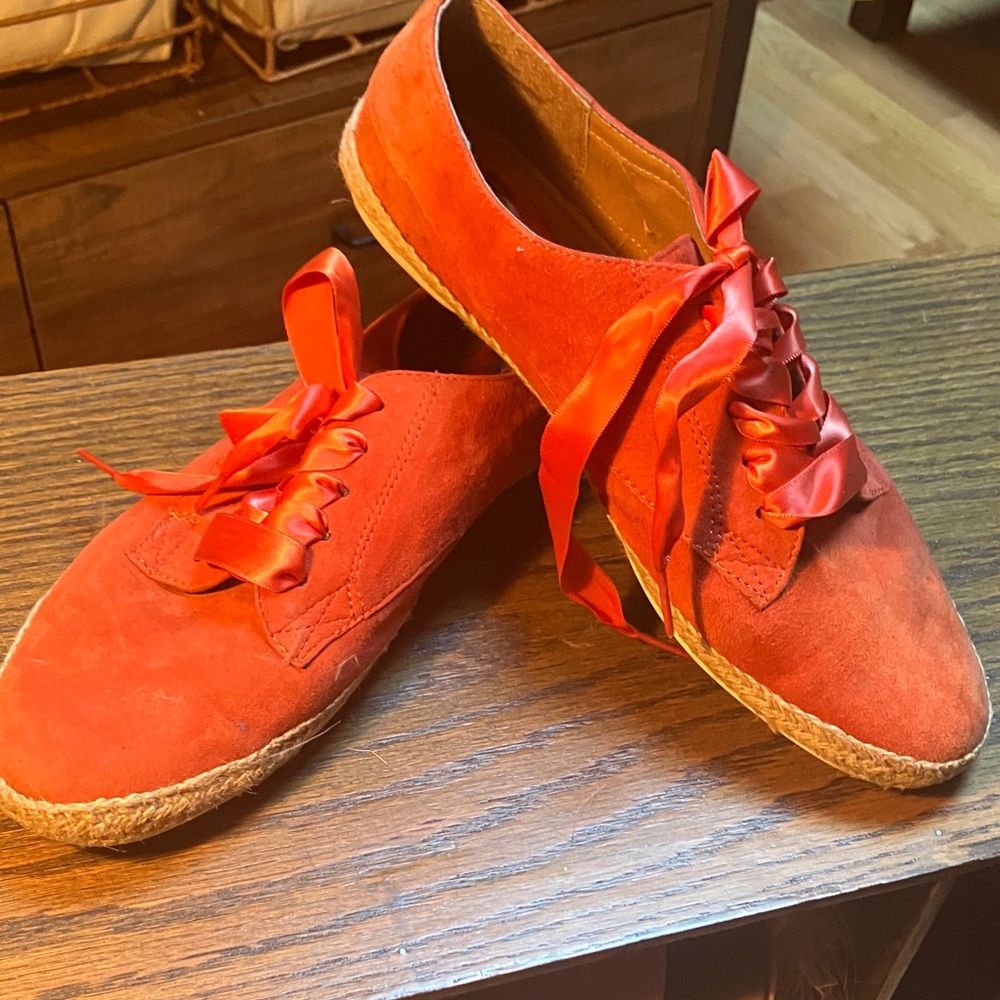 ‼️FINAL SALE‼️ Vibrant Orange Suede Sofft Walking Shoes with Ribbon Laces - Picture 2 of 6
